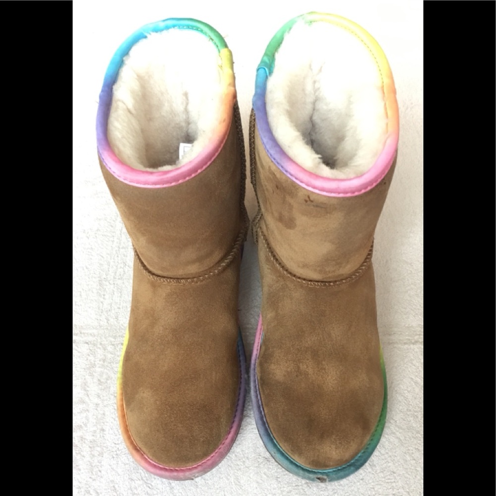 UGG Kids Classic Short II Tan Rainbow Boots, Size 4, GUC